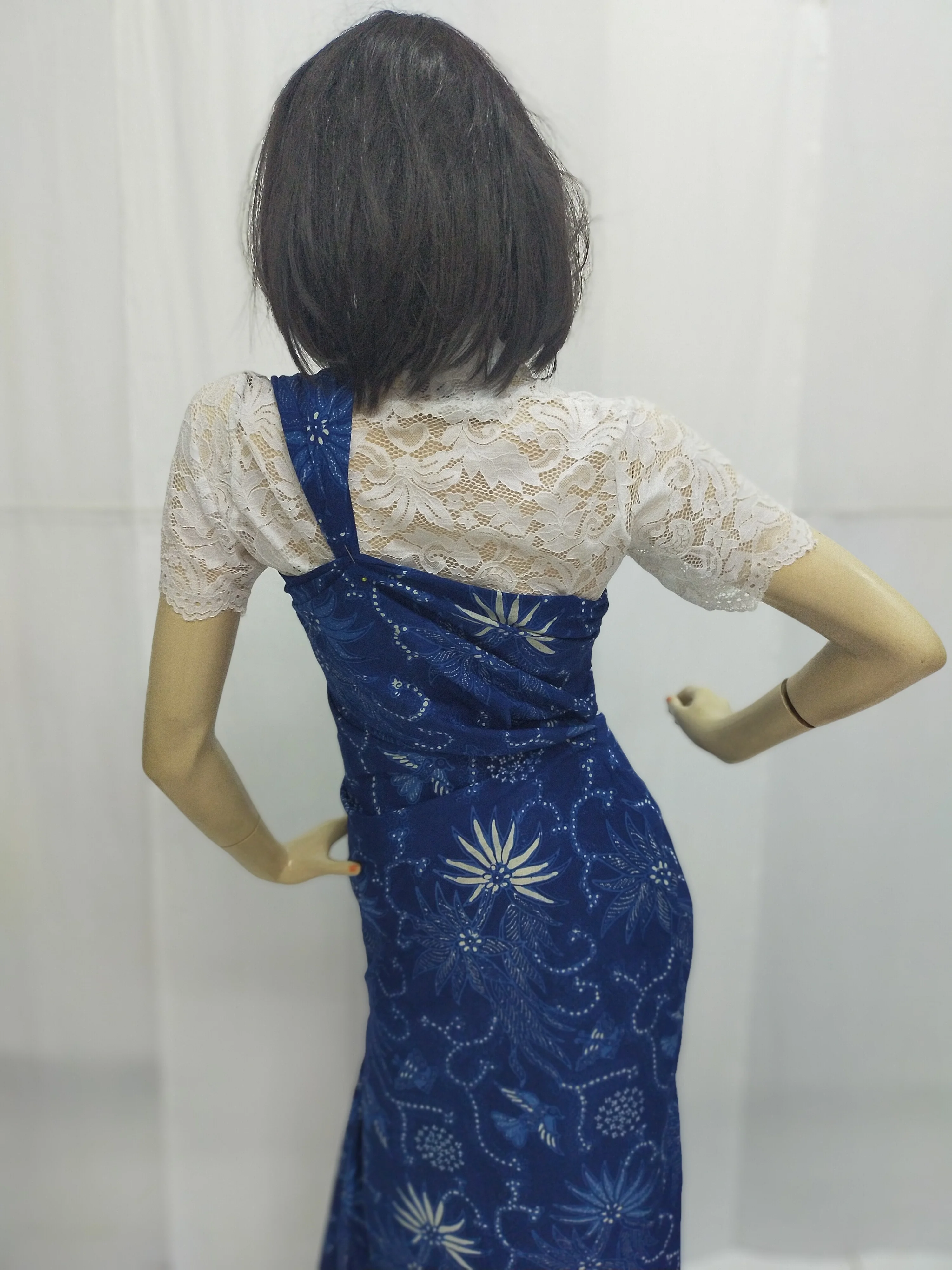  Ткань хлопчатобумажная Legong Batik с голубыми птицами и цветами размер 44x160 из Индонезии