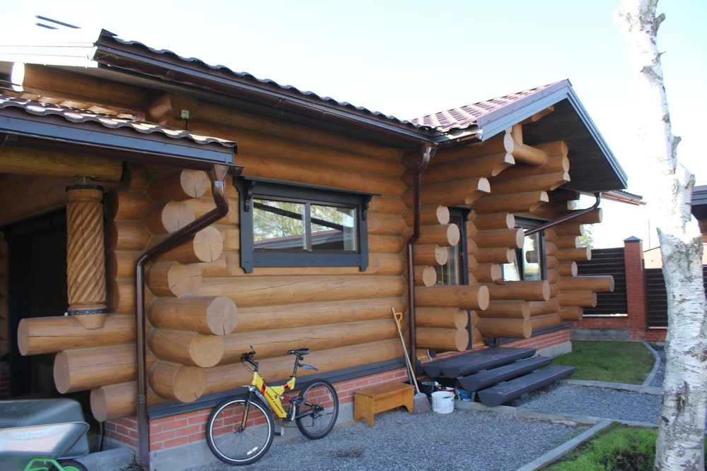 Custom-built Natural Wooden Log Garage 120 m2 with Canopy and Windows Natural Solid Wood Garage Kit for Building