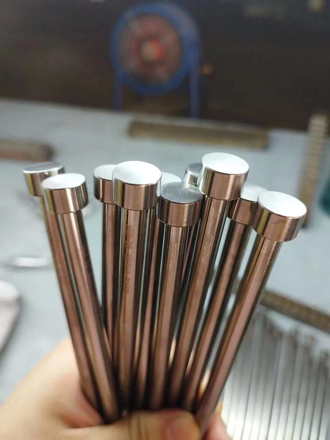 High Quality Customized Made Ejector Pin For Plastic Mold Part metal sleeves DIN1530 Pin Ejector sleeves