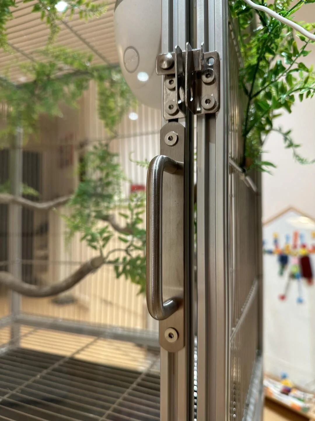 Custom Lightweight Aluminum Birds Cage Large with Artificial Tree and Integrated Camera Premium Aviary with Feeder Accessories