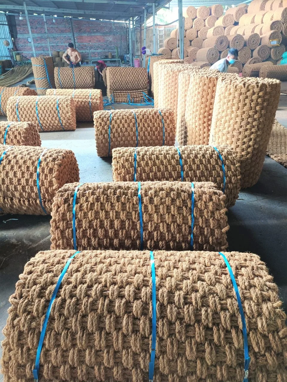 New Arrival 2023 Best quality Coconut plain coir mat from Vietnam for outdoor paving Size 1.0*10m , thickness 35mm 100% natural