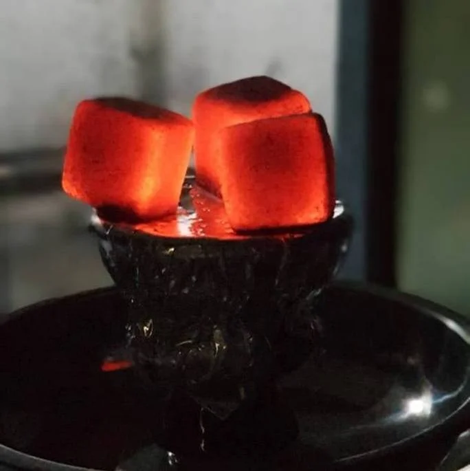 Индонезийский брикетный уголь для кальяна с низким содержанием ясеня 100% кокосовый высшего качества не ломается сильный