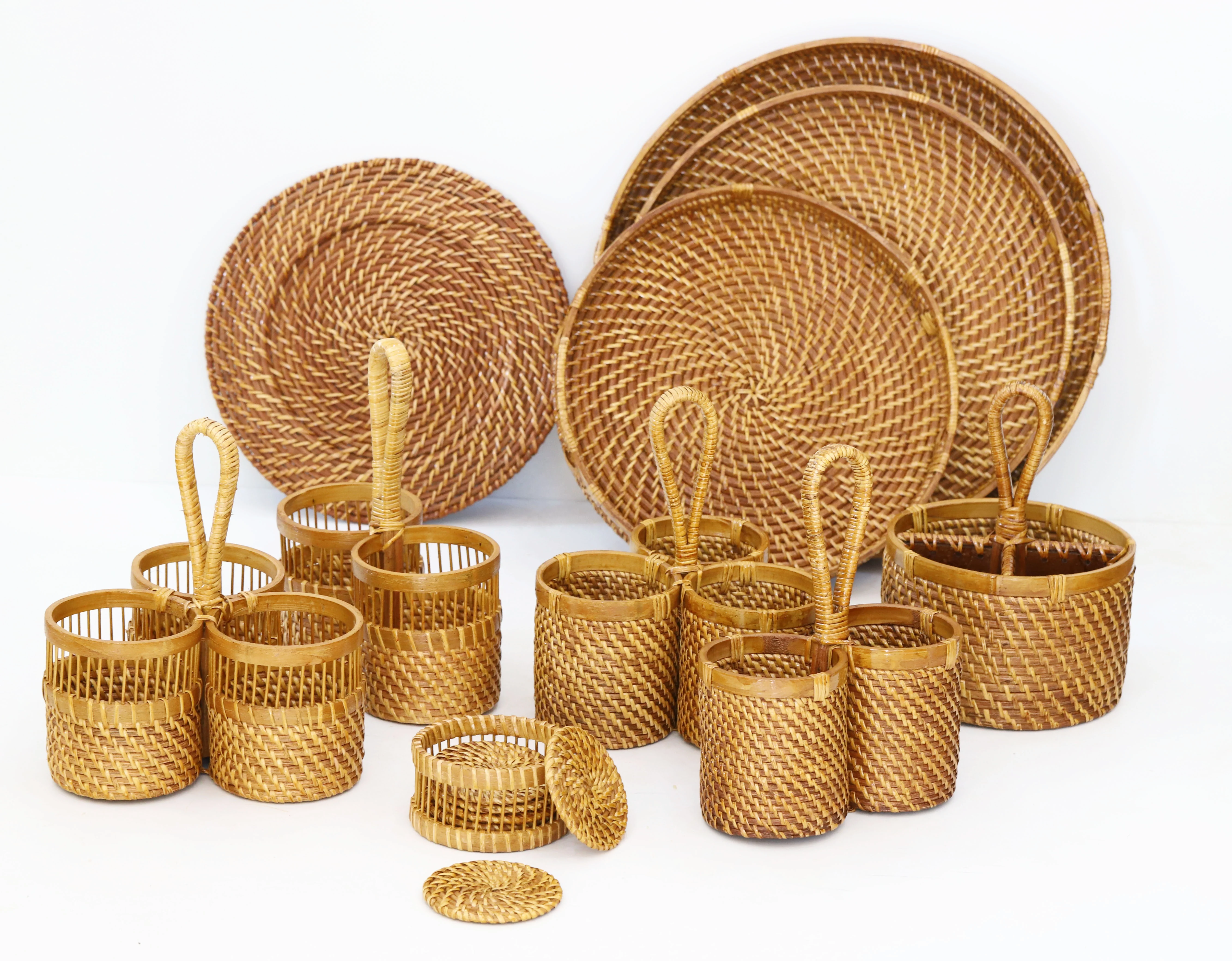 Rustic Hand Woven Round Rattan Storage Basket Serving Tray with Leather Handle for Home Decors