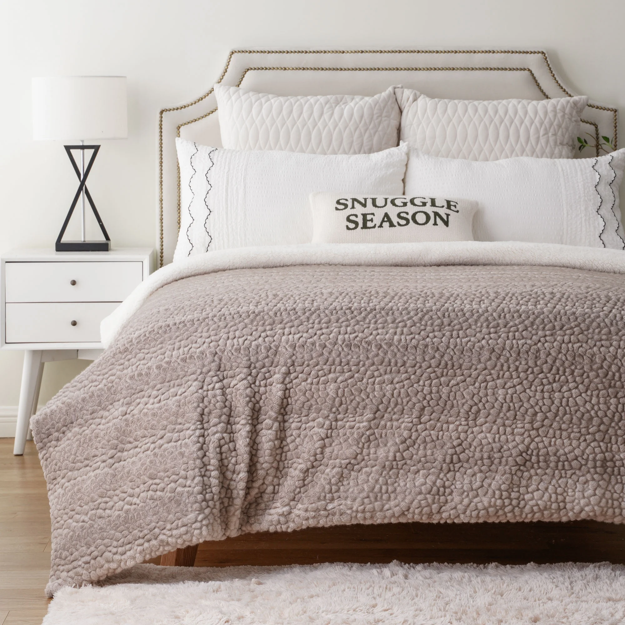 Factory Price New Arrivals Custom Design Fuzzy Fluffy Good Hand Feeling Stripe 100% Polyester Faux Fur Fabric