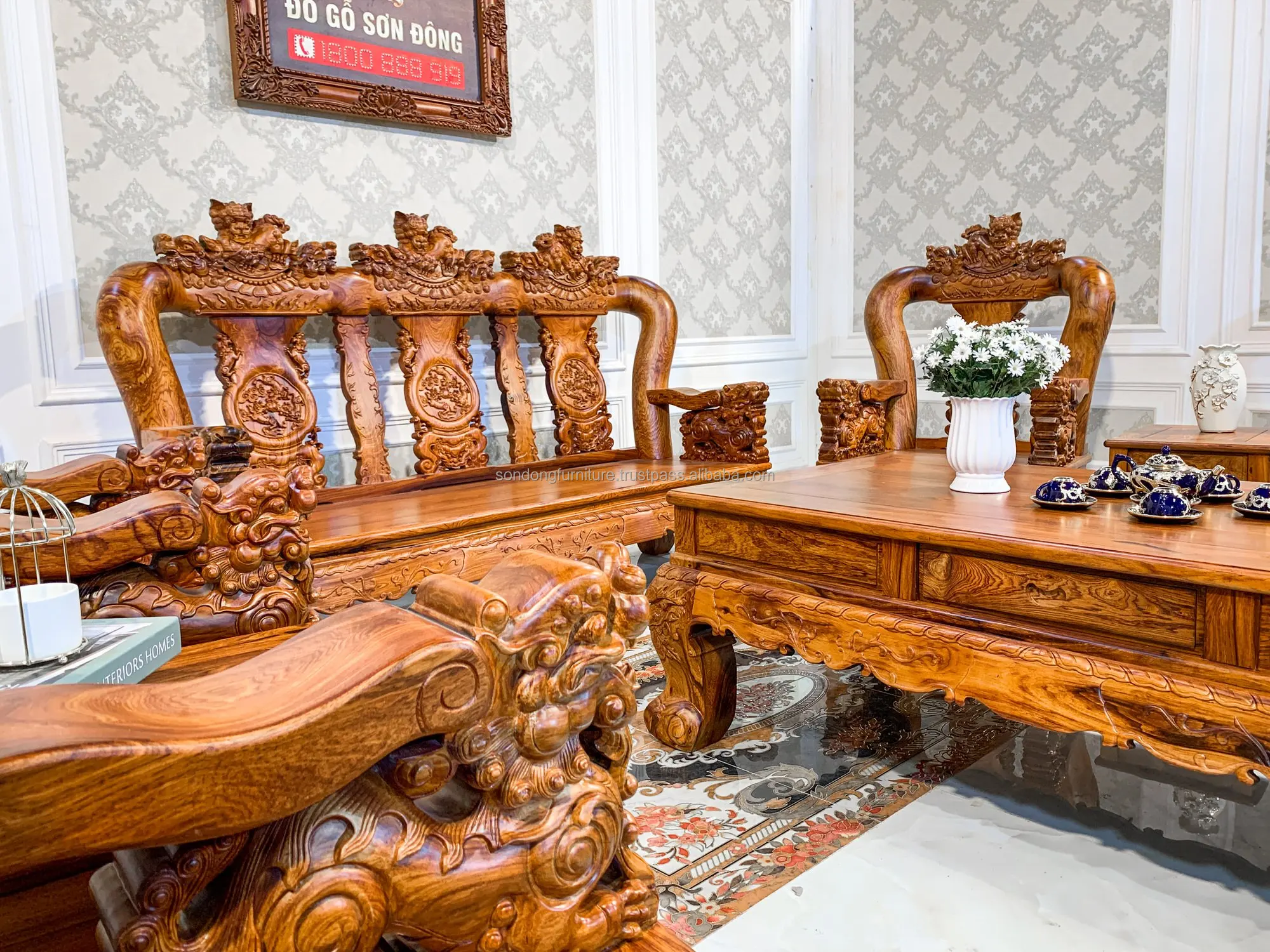 Набор столов и стульев с деревянной колонкой из парчи 16 красиво