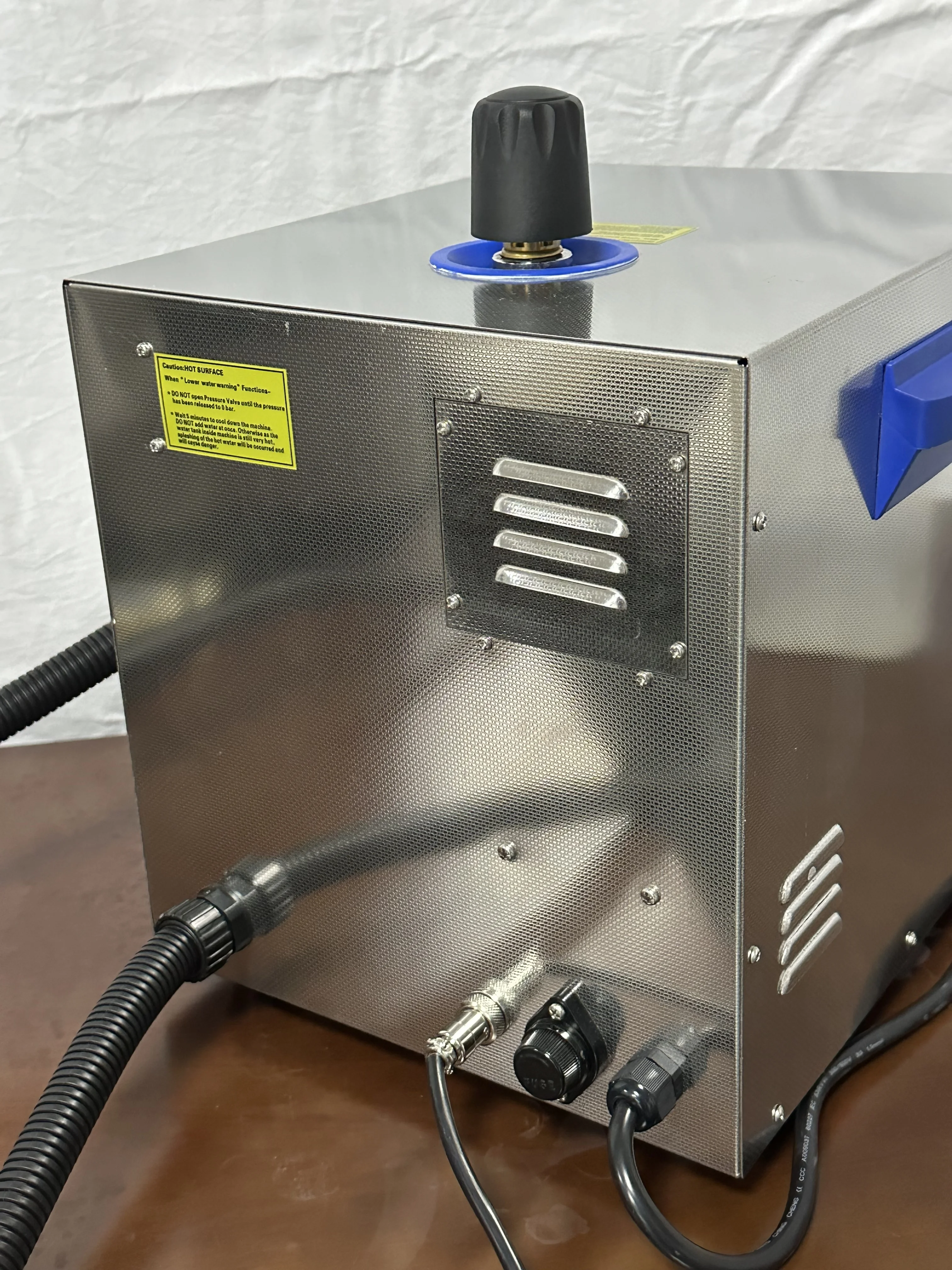 4L stainless steel tank  with flexible wands foot pedal Low water level warning easy use 6 bar pressure dental steam cleaner