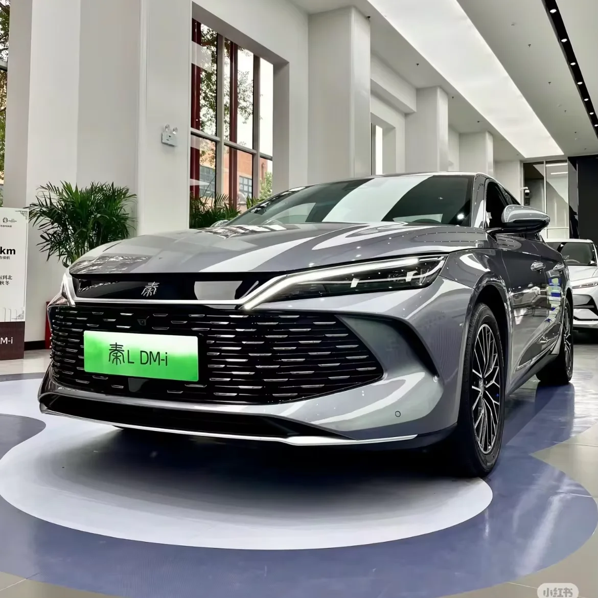 BYD Qin L DM-i 80 km New Four-Door Five-Seater Medium-Sized Plug-in Hybrid Vehicle Chinese Made with Left Steering