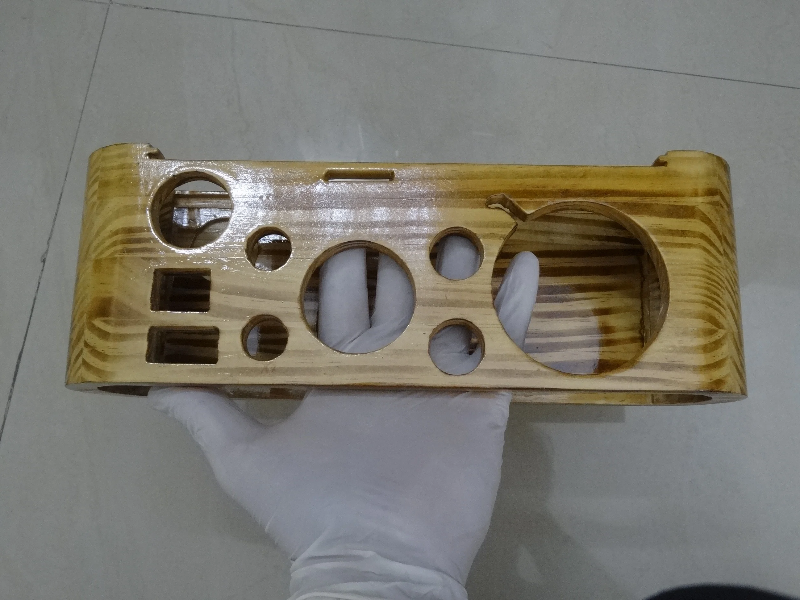 110 - 10-PIECE BAR SET COCKTAIL SHAKER SET WITH STYLISH WOODEN STAND