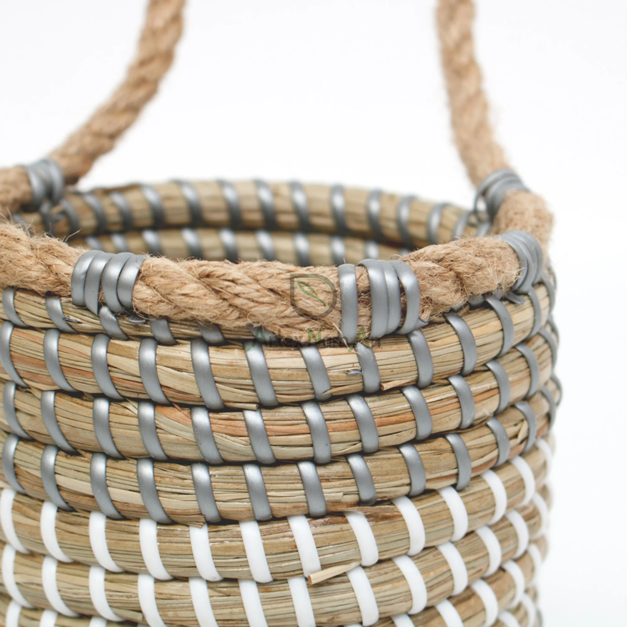 Small seagrass wall hanging basket/utensil holder kitchen hanging basket/hanging woven wall basket for home kitchen storage