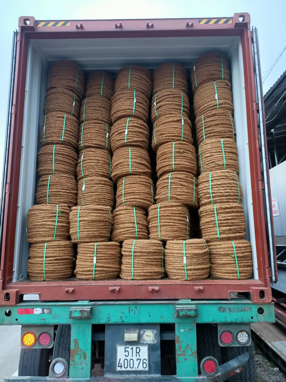 Hot Sales 2024 ECO Friendly export Coconut Coco coir rope 5-6mm 100% natural with customized thickness from Vietnam factory
