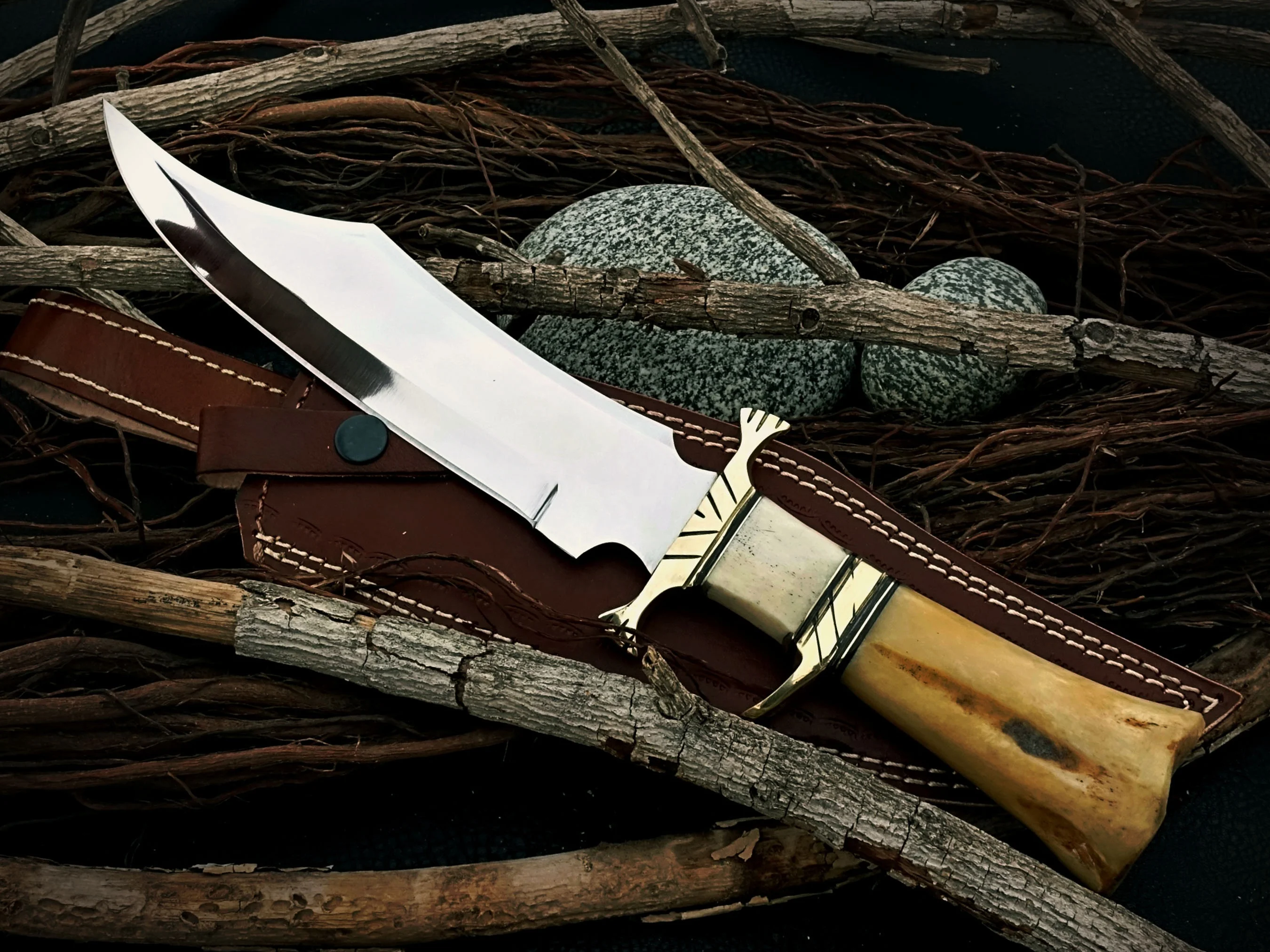 Красивый зеркальный полированный нож из нержавеющей стали с фиксированным лезвием охотничий Боуи ремесленный для кемпинга ручкой в виде Верблюжьей Кости (UK-025)