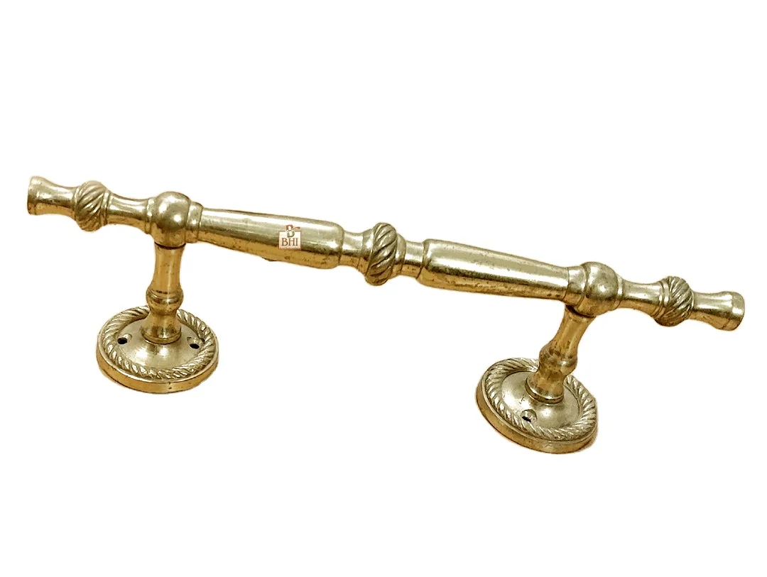 Vintage Elegance: Antique Brass Door Handle