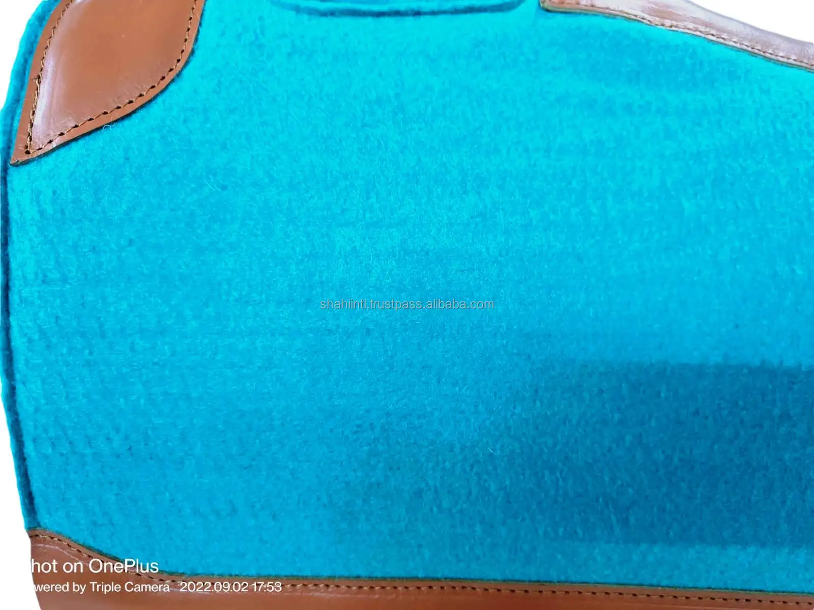 Хит продаж изготовленные на заказ 18 мм легкие бирюзовидные подушечки для седла лошади из натуральной коричневой кожи с логотипом синтетического войлока индивидуальная упаковка