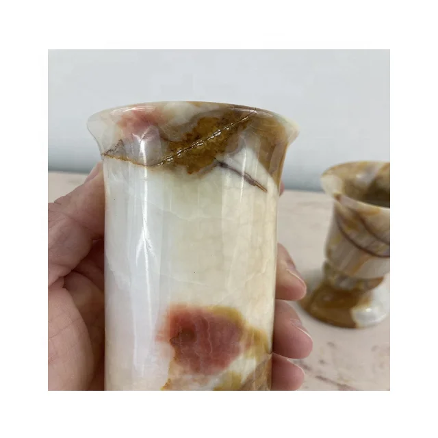  Сделанная на заказ ваза из оникса и мрамора доступна небольшая партия