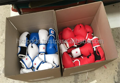Boxing gloves packing.jpg