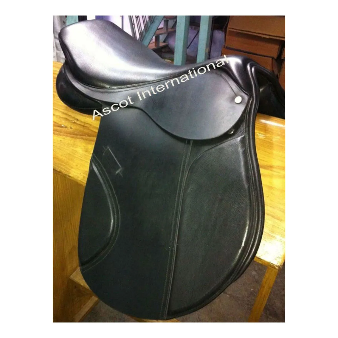 Genuine Leather New Jumping Close Contact  English Saddle wholesale for horse racing equipment accessories all seasonal custom