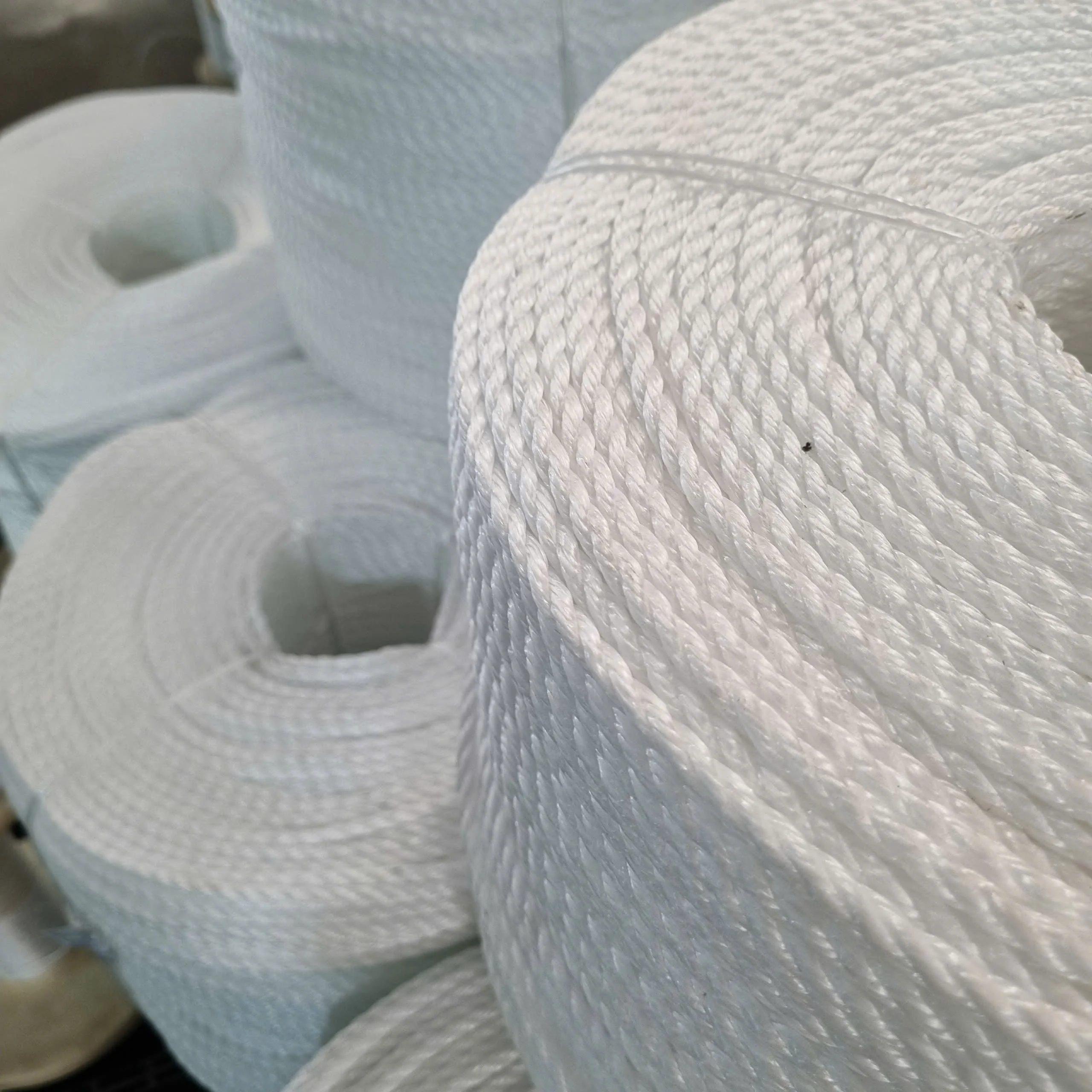 Best price Polypropylene rope 8mm, PP Danline Rope 3 Strand Vietnam factory, Wholesale packaging ropes 12mm 16mm 18mm pp rope