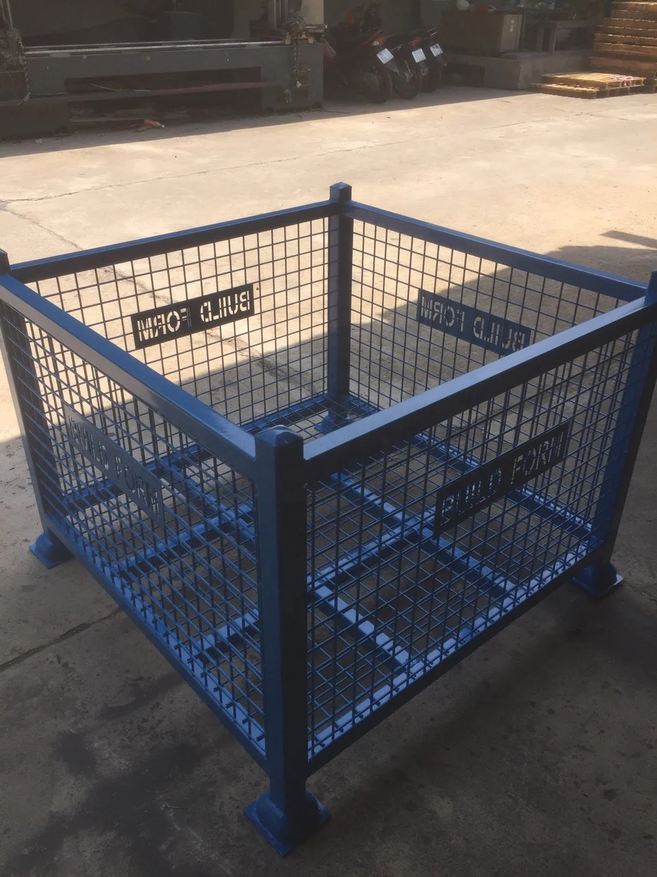 Cargo & storage equipment - stackable foldable metal cage pallet stillage for pallet racking