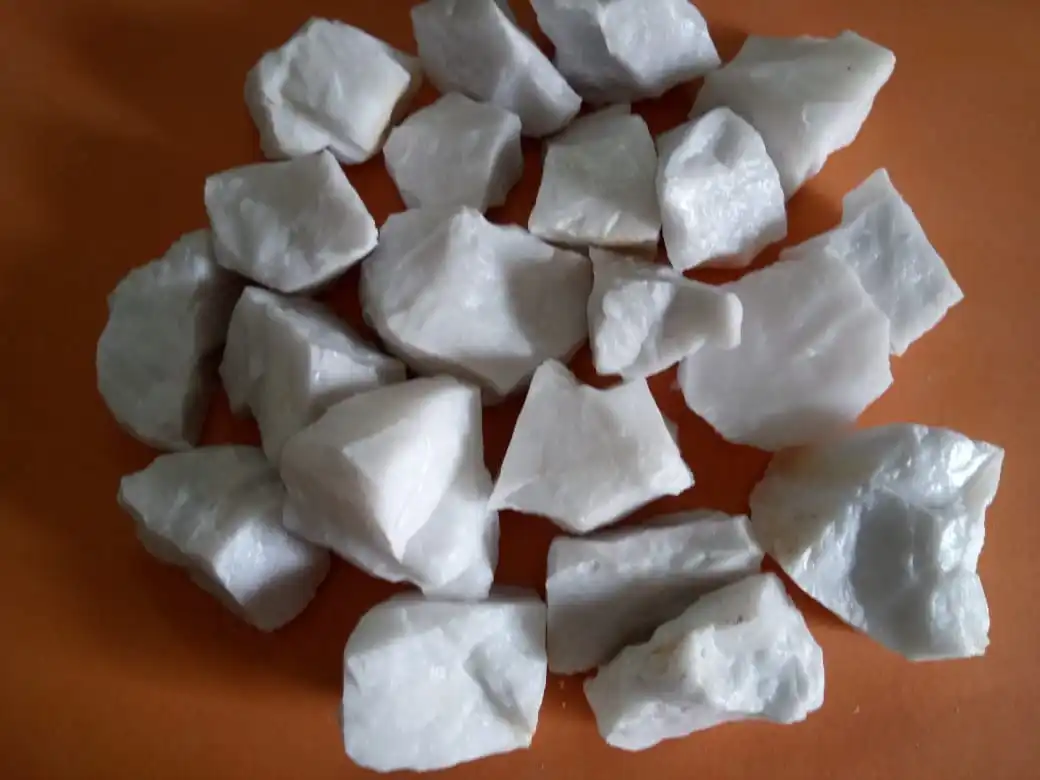 Pure White crystalian quartz high silica contain White Quartz Lumps for glass  Industrial used