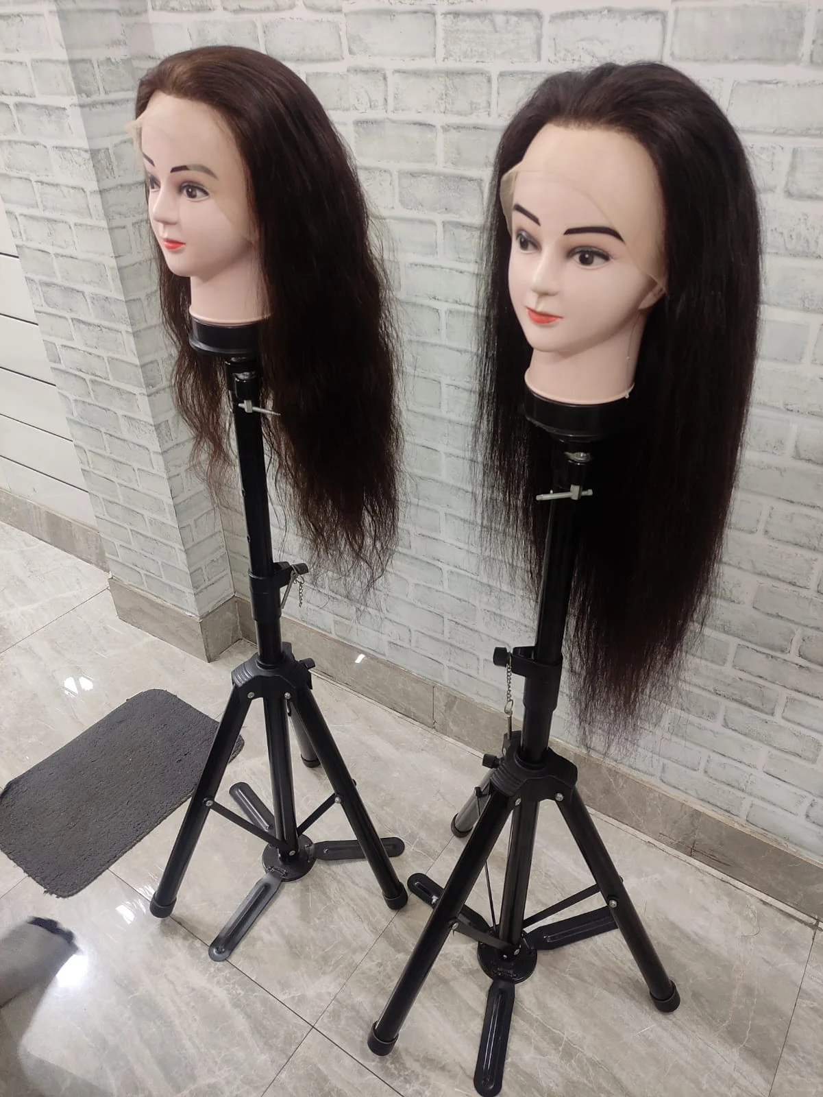 Wholesale Cheap Price 100% Natural Wavy Raw Human Hair Wigs Unprocessed and Smooth Silky Raw Hair Extensions from India