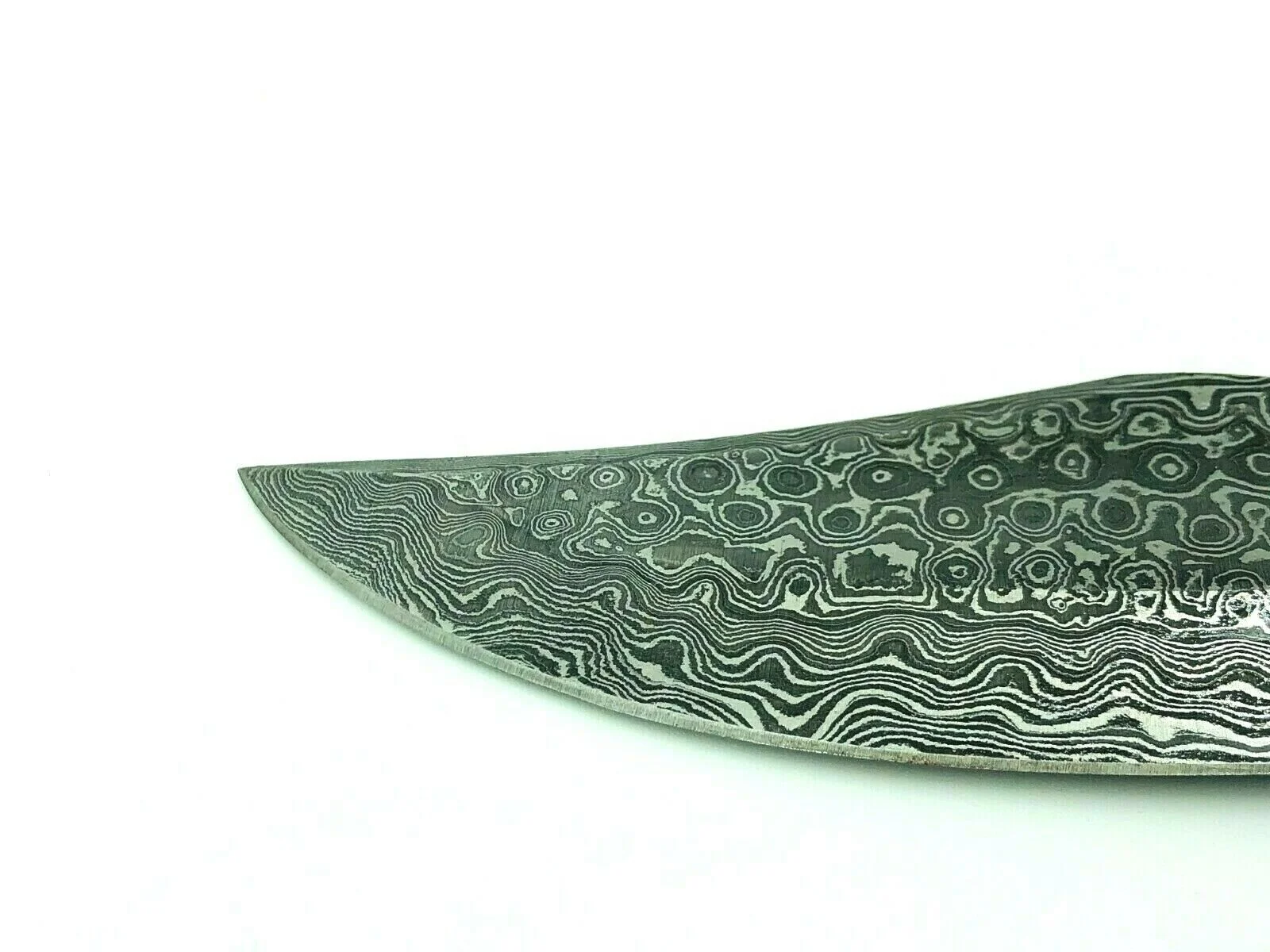 Custom Hammer Forged Damascus Steel Bowie Knife
