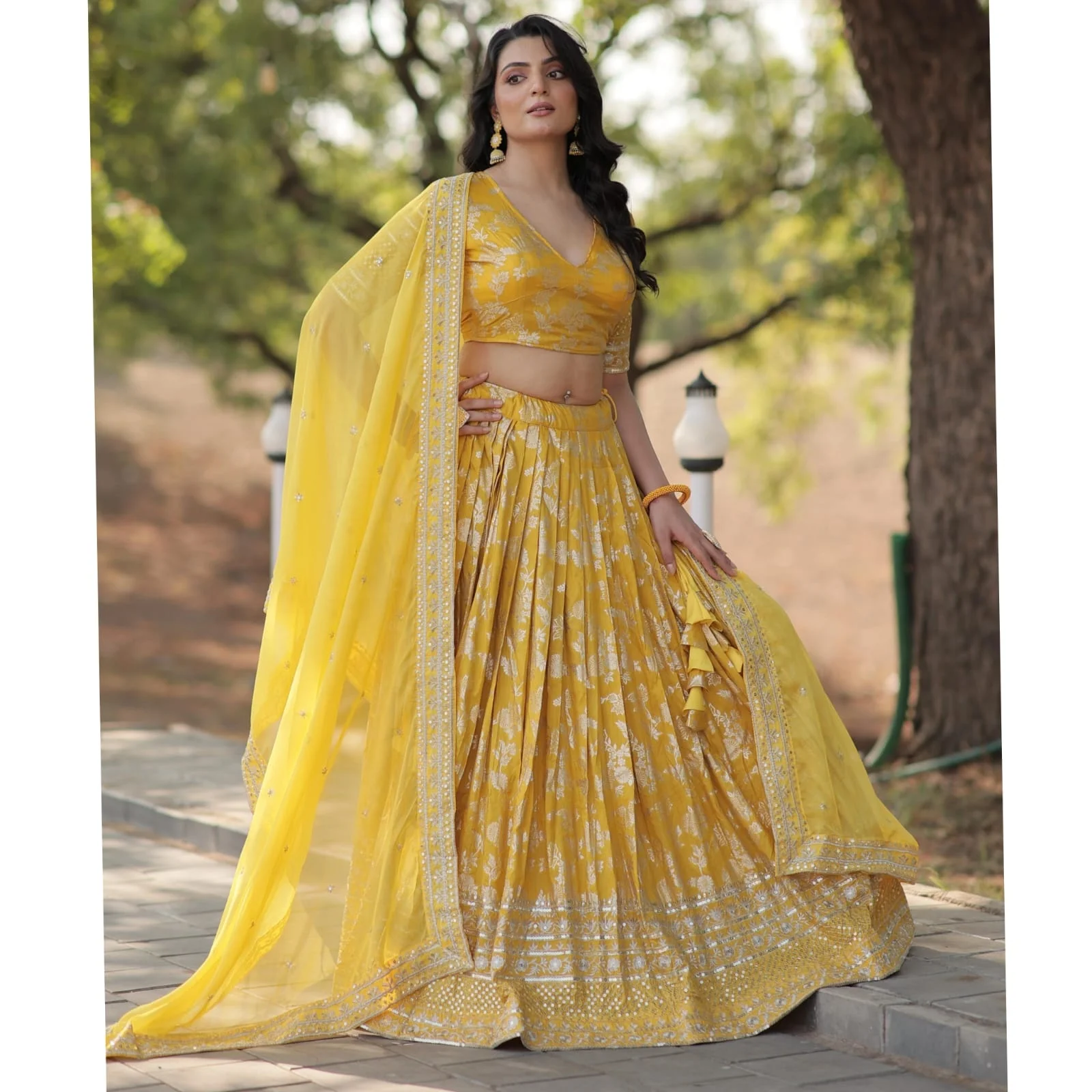 Lehenga choli желтая цветная вышивка привлекательная Вечеринка новейшая дизайнерская чистая из жоржета последовательная работа Choli