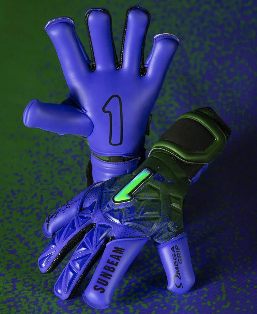 Shine stone Professional Goalkeeper Gloves Finger Protection Thickened Latex Soccer Goalie Gloves Football Goalkeeper Gloves