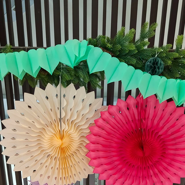 Heart shape of paper garland for wedding arch decoration