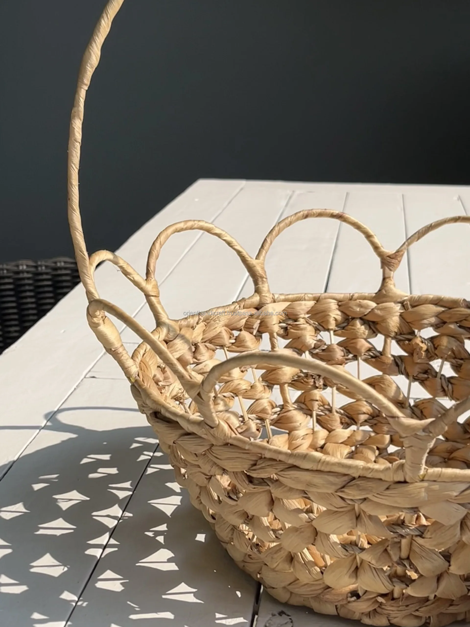 The Best Choice DEVON Natural Water Hyacinth Flower and Fruit Basket with Handle For Picnic