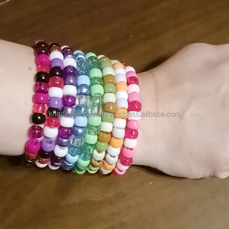 Colorful Resin Bead Bracelet with Wander Globe World Design Vintage Religious Brass Pearl Jewelry for Stylish World Travelers