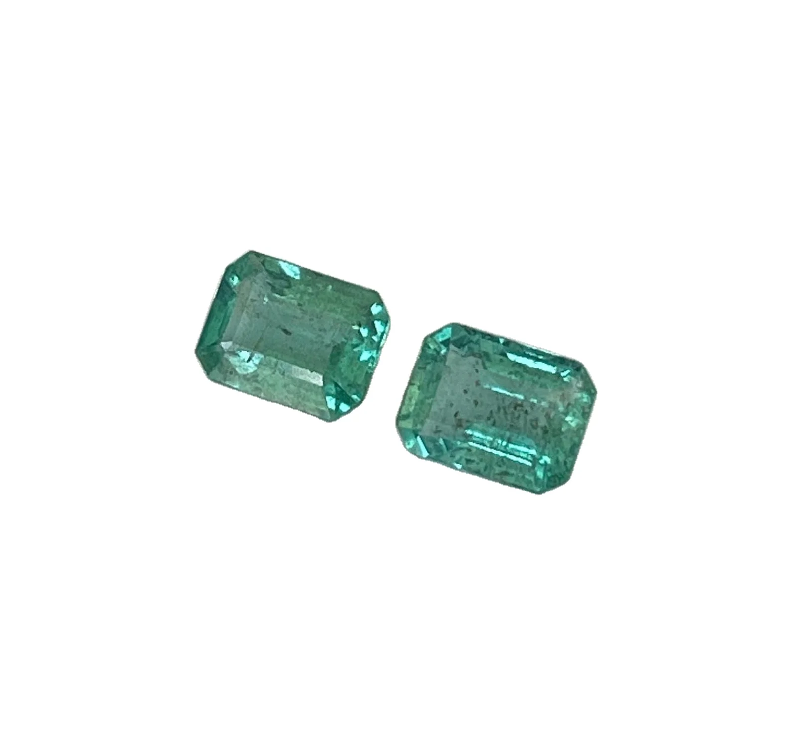 Пара натуральных зеленых и синих изумрудных камней 2.84cts, 2 шт.