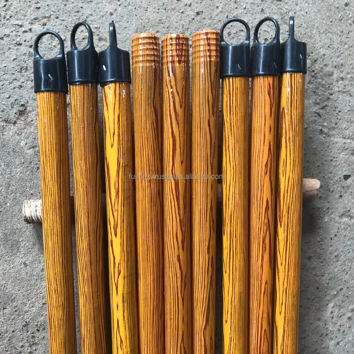 GRAIN WOOD DESIGN PVC COATED WOODEN BROOM STICK/ HANDLE GOOD PRICE ON THE MARKET FROM FACTORY