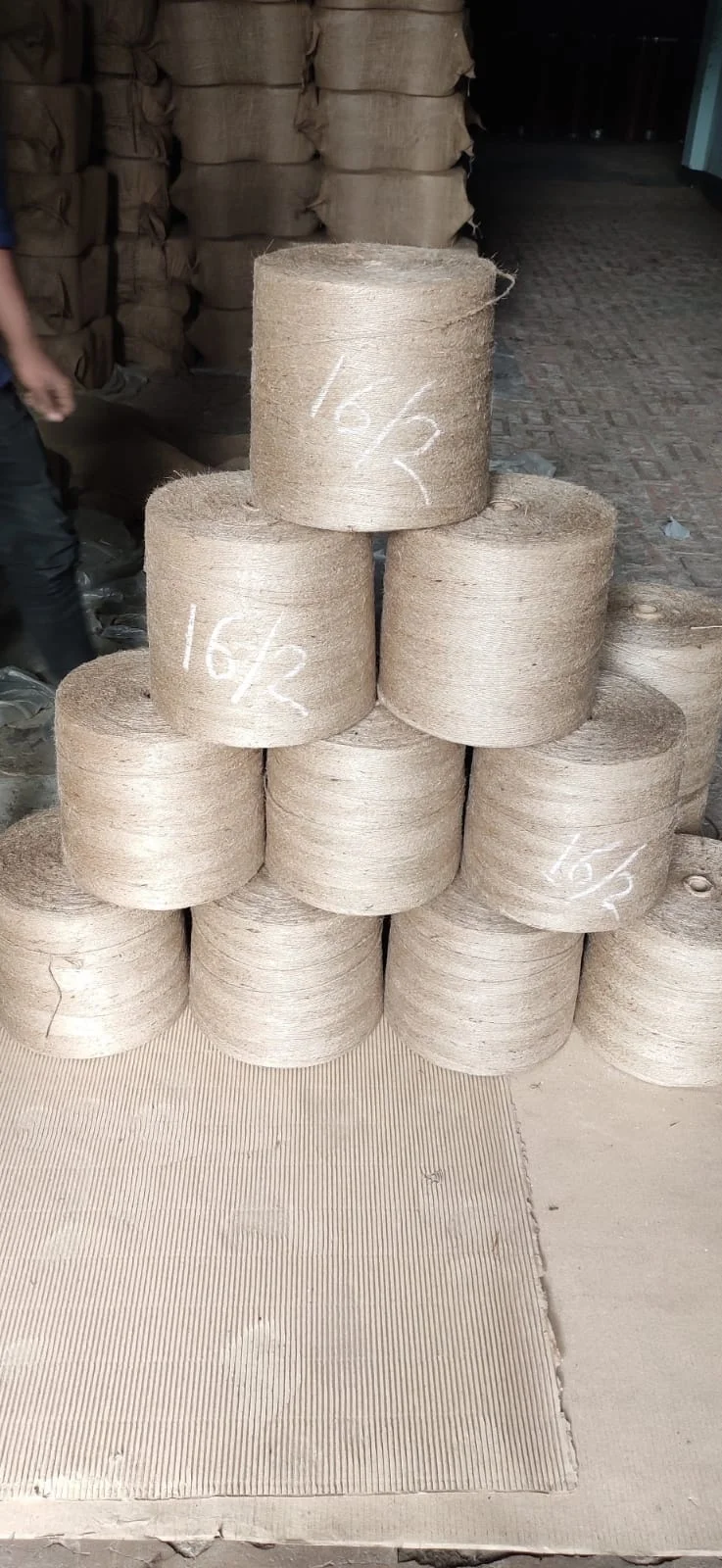 High Quality 16lbs/2 Ply Jute Yarn Bangladesh Recycled Single Multiply Twist Knitting Weaving Sewing Hand Knitting Raw Pattern