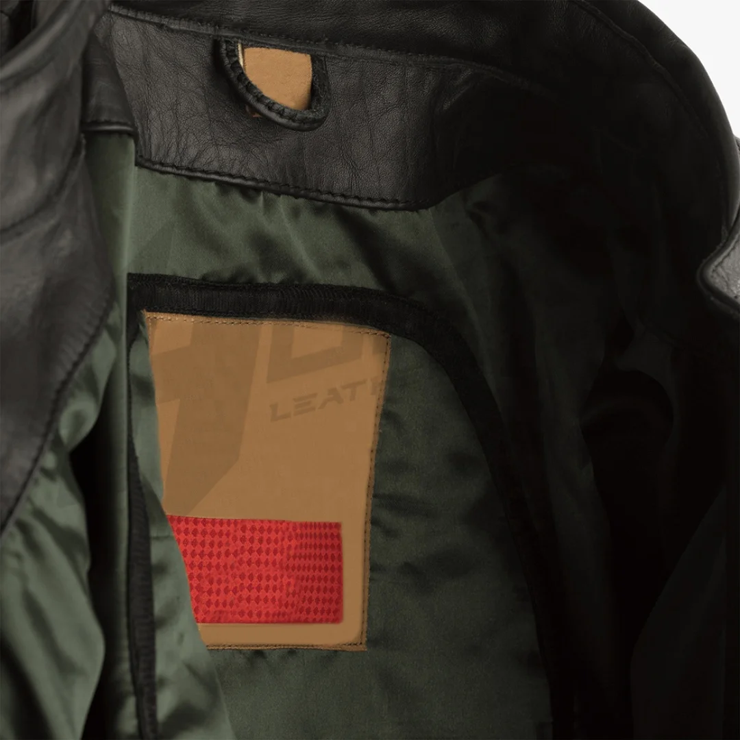 Спортивная куртка из натуральной кожи с принтом