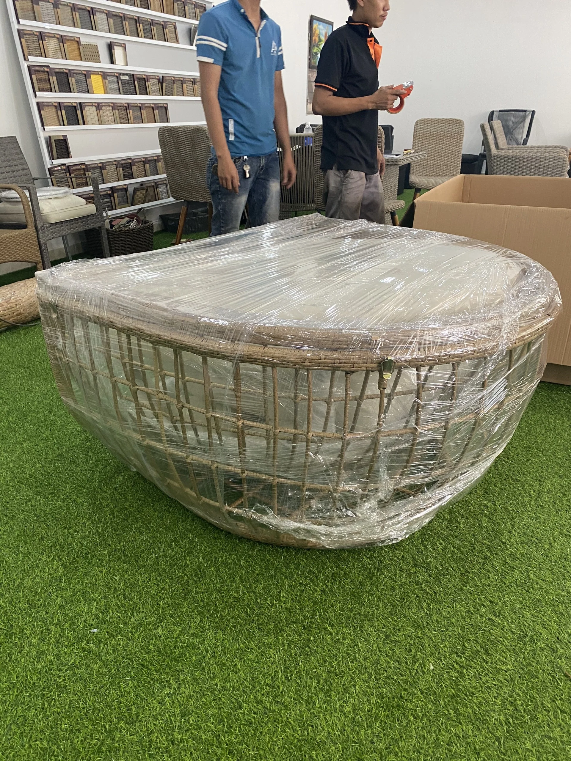 Wholesale Patio Outdoor Garden PE Rattan Half Egg Shape Leisure Lounge Rattan Wicker Chairs for Garden Patio