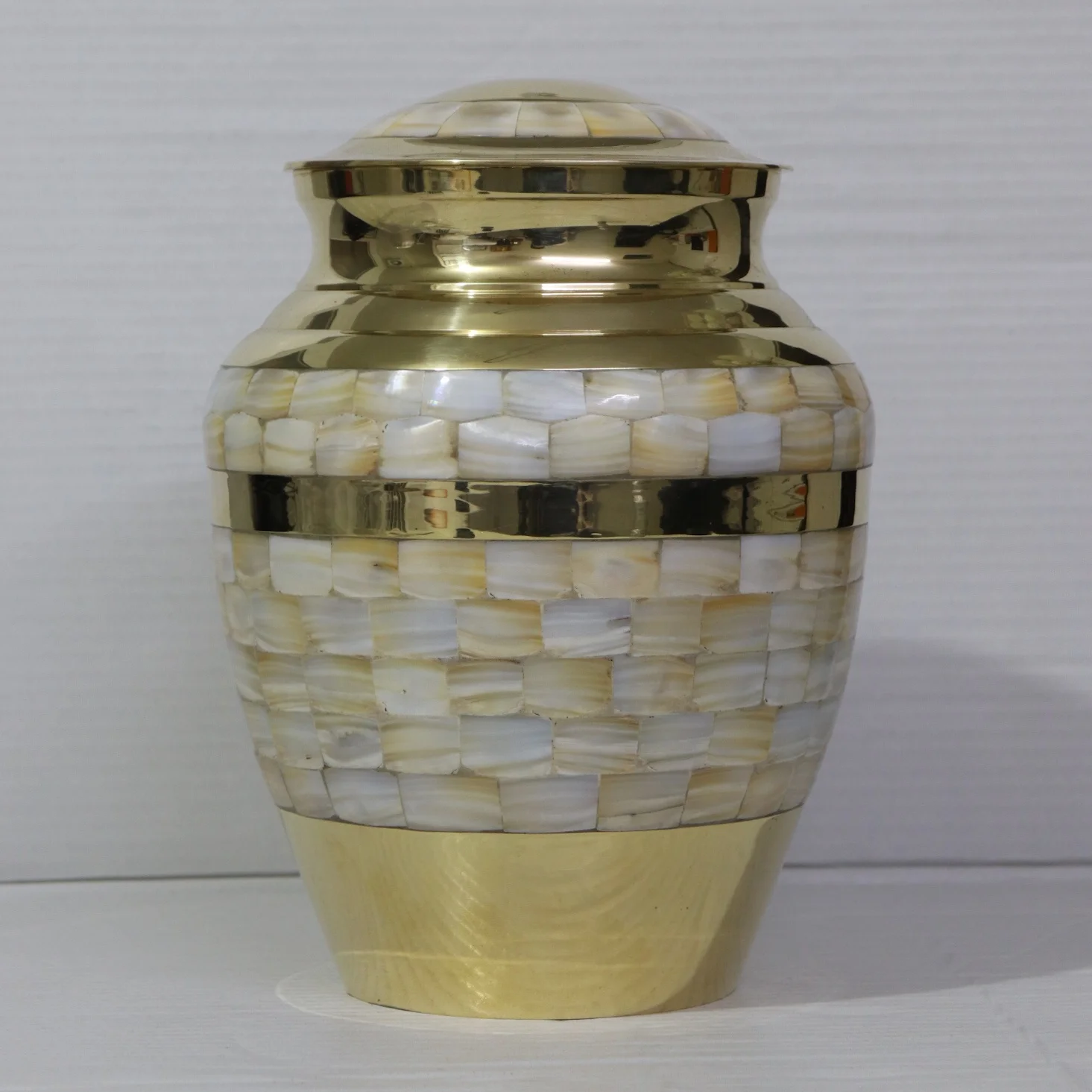 Латунный контейнер для похоронной пепельницы мужчин и женщин матери жемчуга производитель поставщик