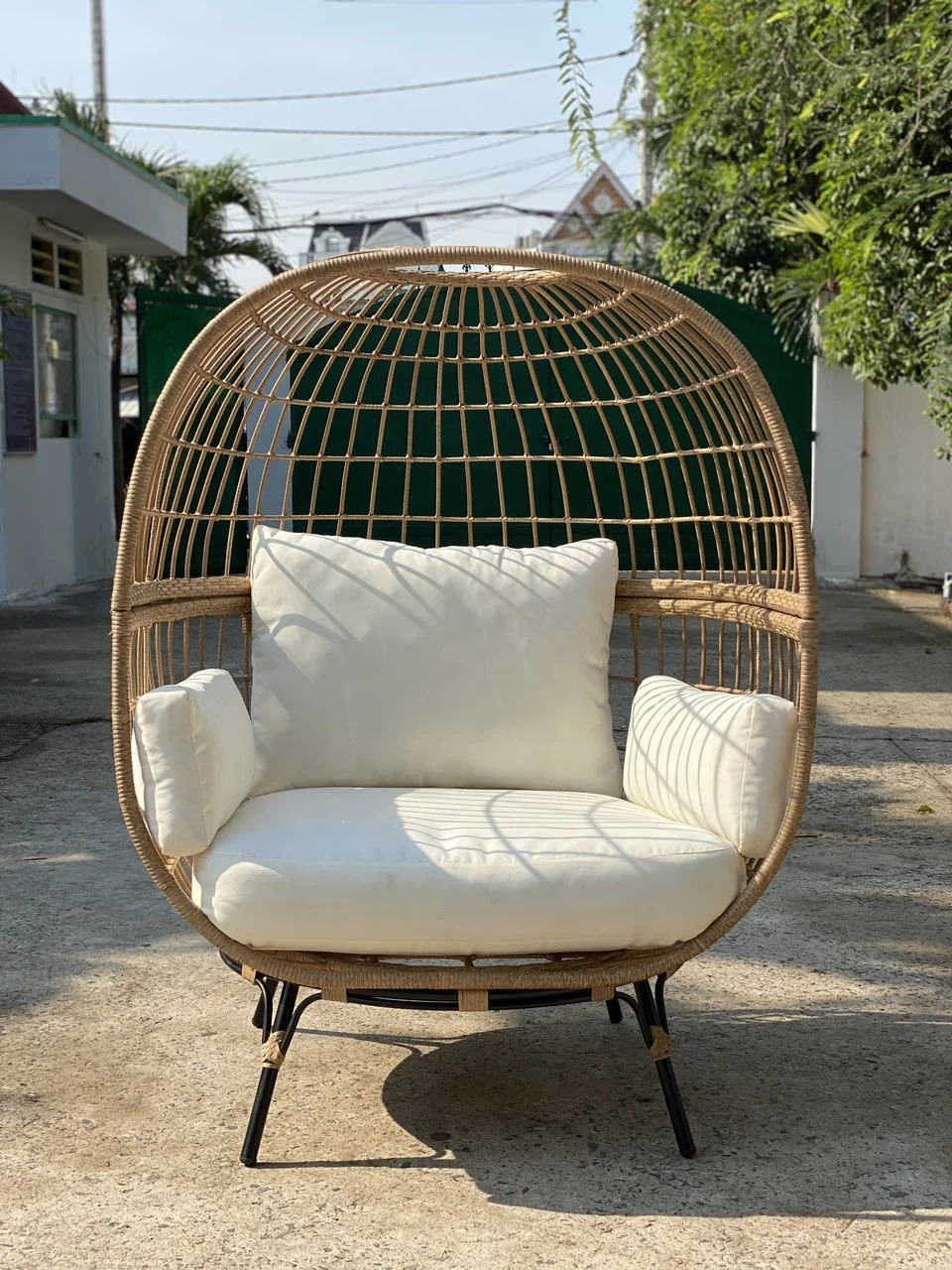 Wholesale Patio Outdoor Garden PE Rattan Half Egg Shape Leisure Lounge Rattan Wicker Chairs for Garden Patio