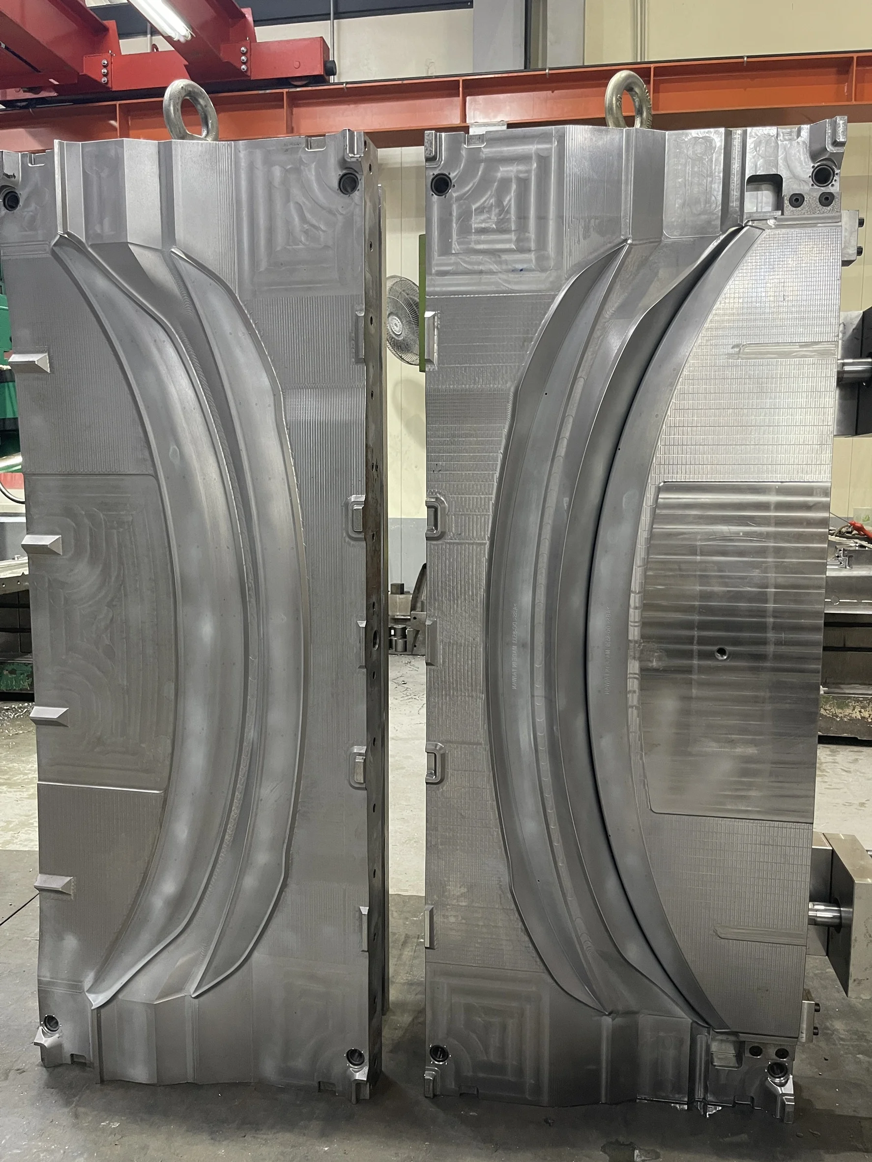 Спойлер для губ в стиле J-Style синего цвета с рисунком TESLA MODEL 3