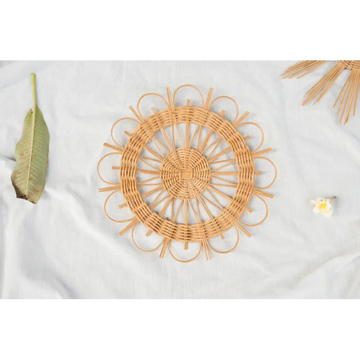 Beauty rattan Handmade Natural Weave eco-friendly and natural light brown color Wall Art for serving restaurant party