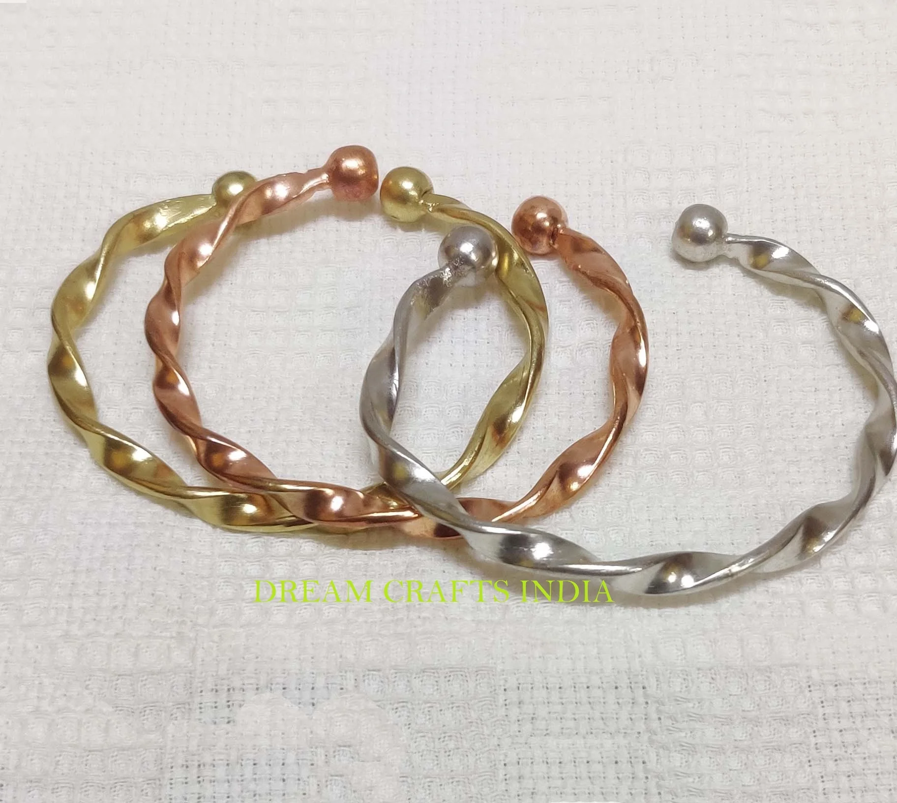 Factory Supply High Quality 3 Tone Plated Copper Custom Designer Cuff Bangles Charming Metal Bangle for Gift Occasions