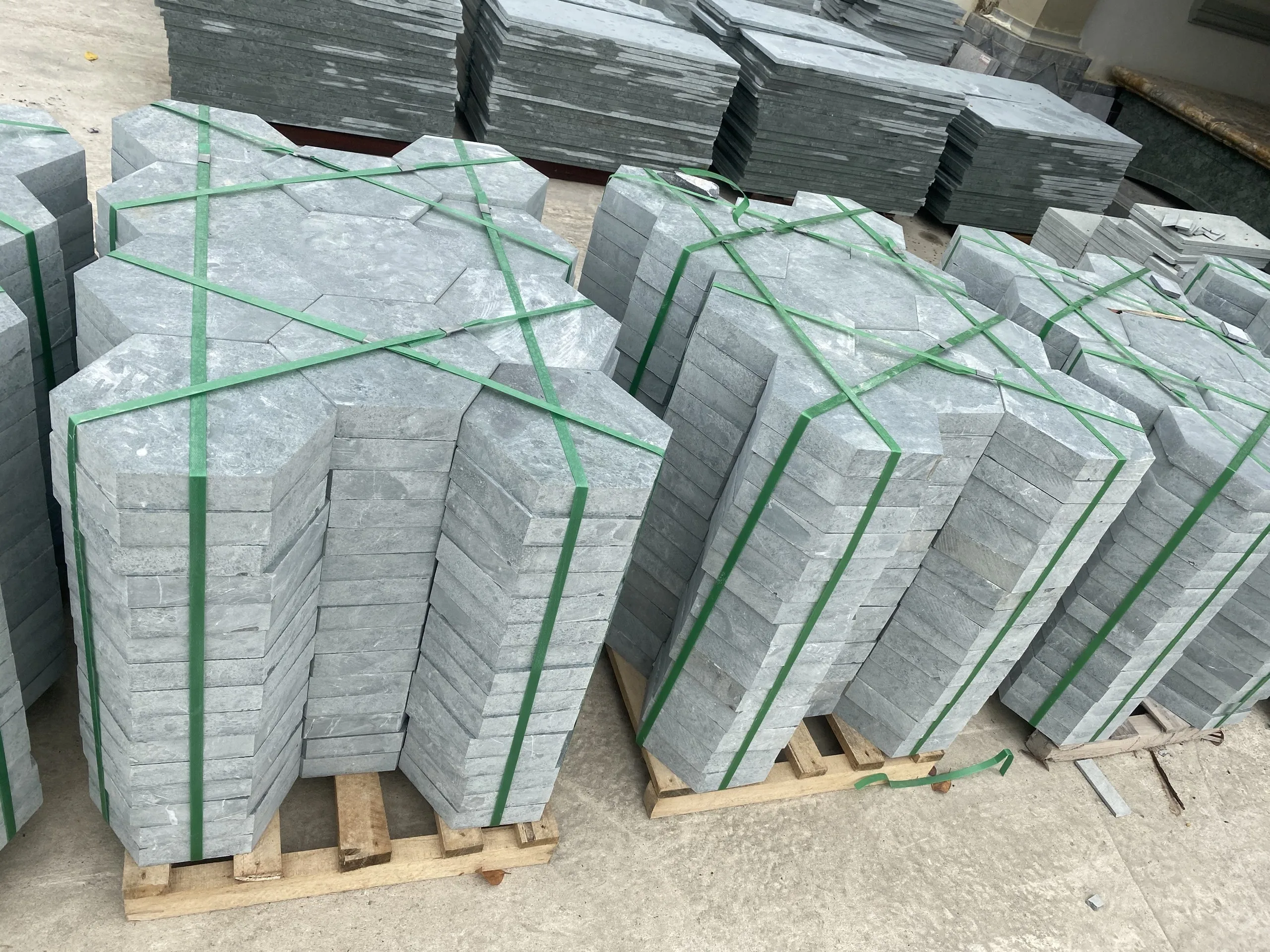 Natural Limestone  Tiles Park Farmhouse Outdoor Stone Limestone Flooring Sandblasted limestone moss green stone from Vietnam
