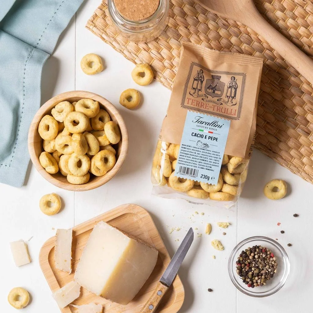 Taralli - Made in italy premium baked Grain snacks with Cheese & Black Pepper - 230g plastic pack - VEGETARIAN