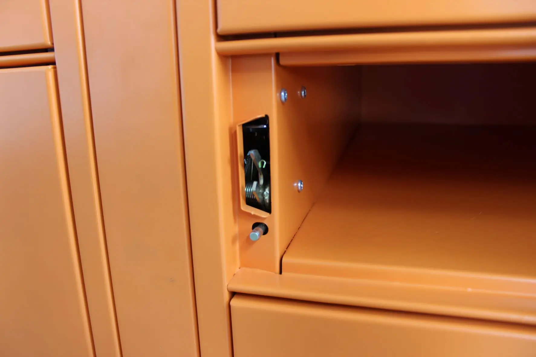 Intelligent  Parcel Items Package  Metal Cold-rolled Steel Cabinet Locker with Reinforced Lock for Last-mile Solution