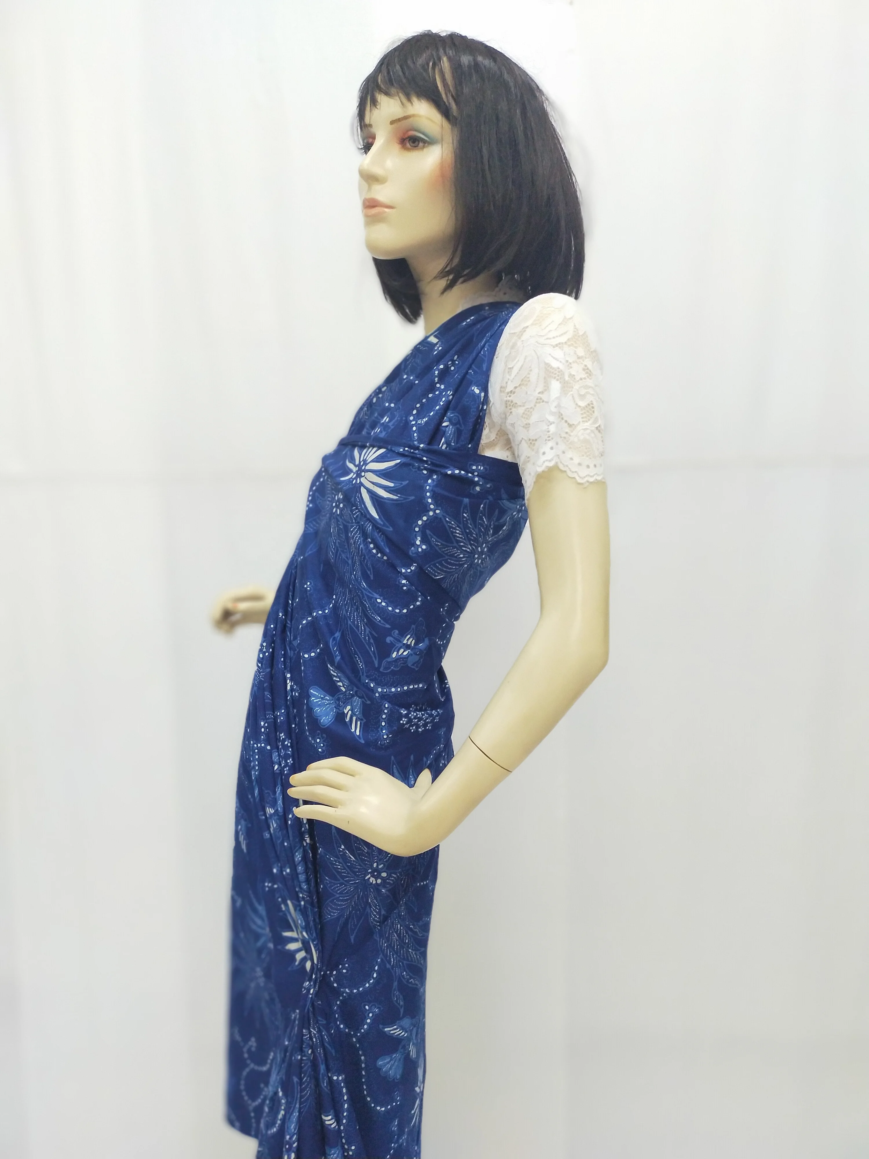  Ткань хлопчатобумажная Legong Batik с голубыми птицами и цветами размер 44x160 из Индонезии