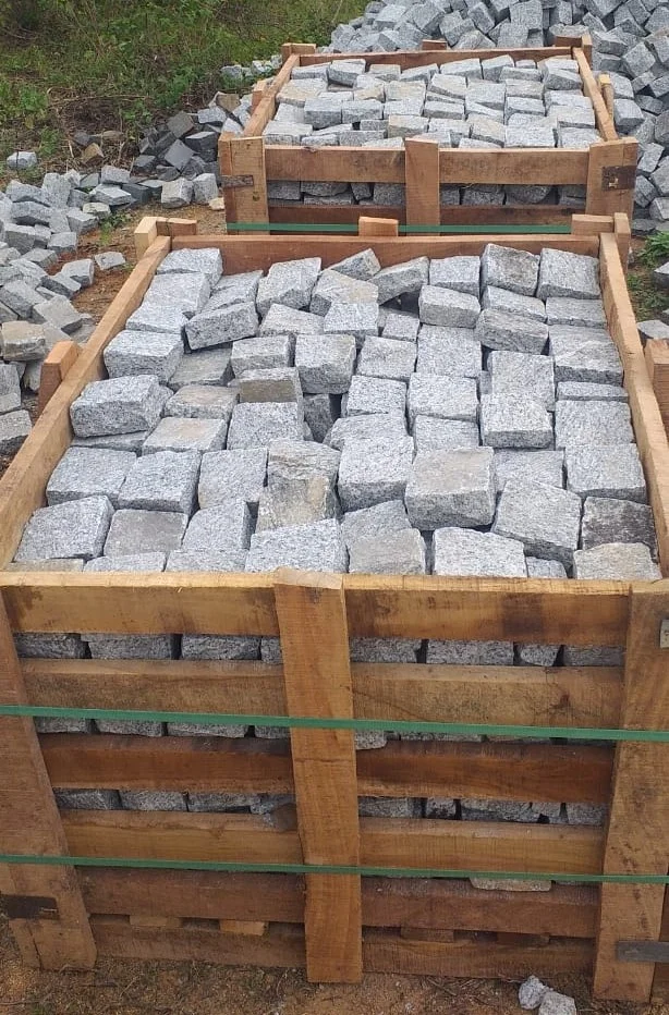 Индийские серые гранитные плитки Натуральная поверхность кубические камни палубки патио дорожка парковочные оптовая продажа брусчатые