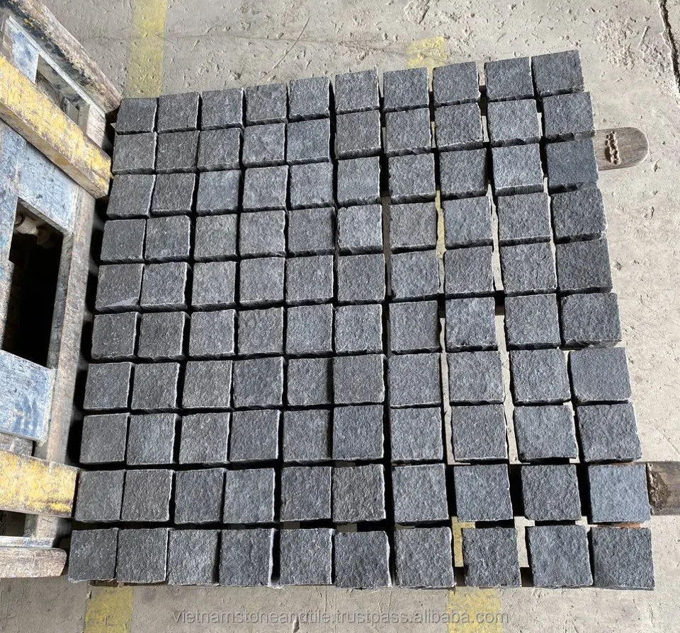 Cheap Garden Courtyard Anti-slip Basalt Cubic on Mesh Paver Stone Granite Cobbles Driveway Wholesale Pavers Outdoor Cobblestone