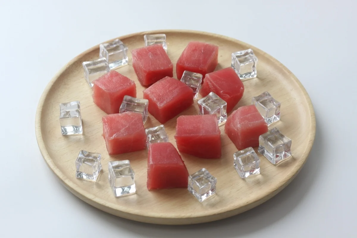 Frozen Yellowfin Tuna sashimi cube, skinless, boneless, CO treated made in Vietnam factory in bulk to export