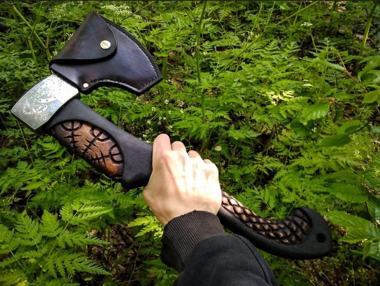 UNITY HANDMADE 5160 STEEL CUSTOM HANDMADE VIKING RAVEN AXE WITH AMAZING ENGRAVED HANDLE