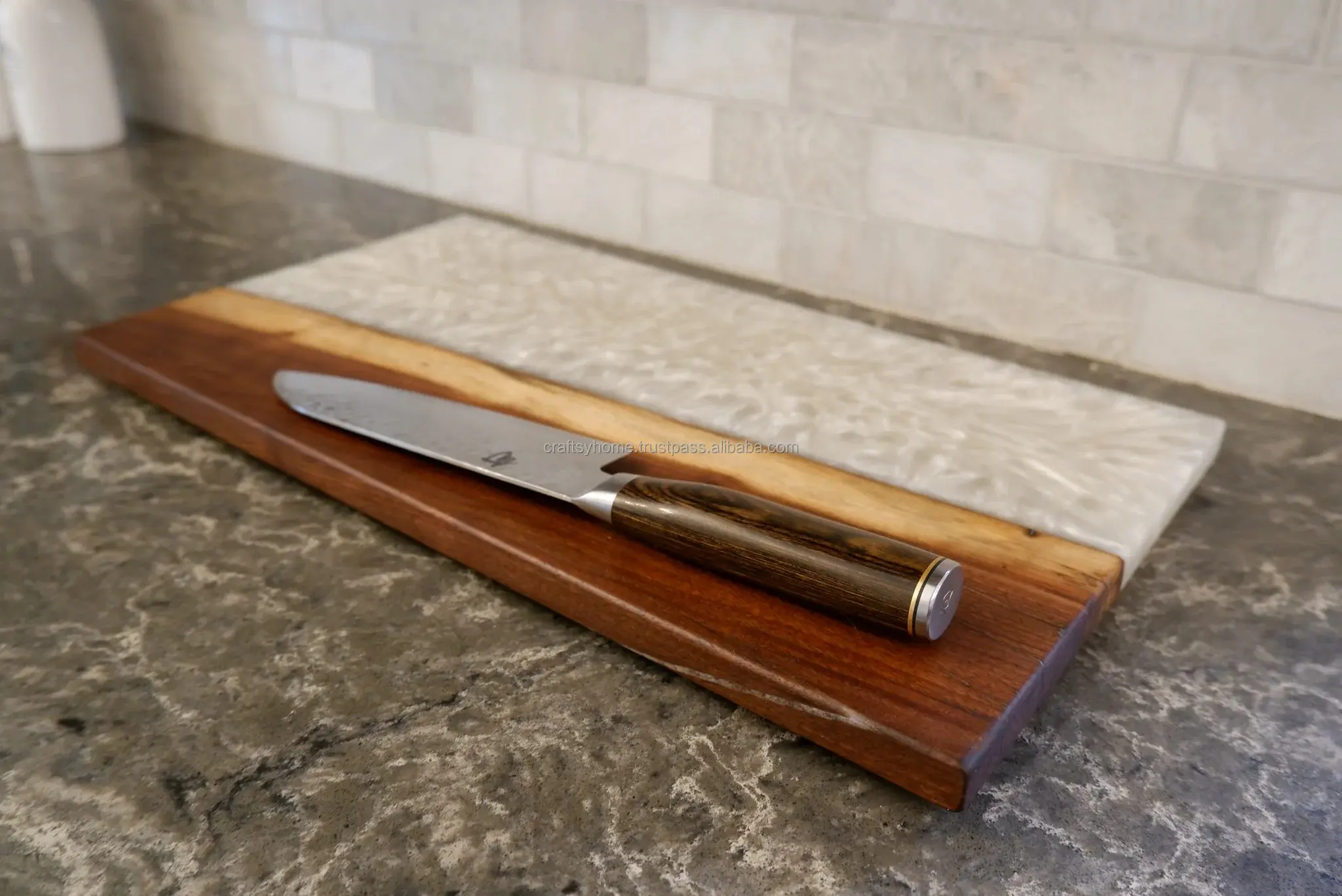 Handmade epoxy resin chopping board with polish for home & kitchen at lower cost acacia wood serving board for wholesale price