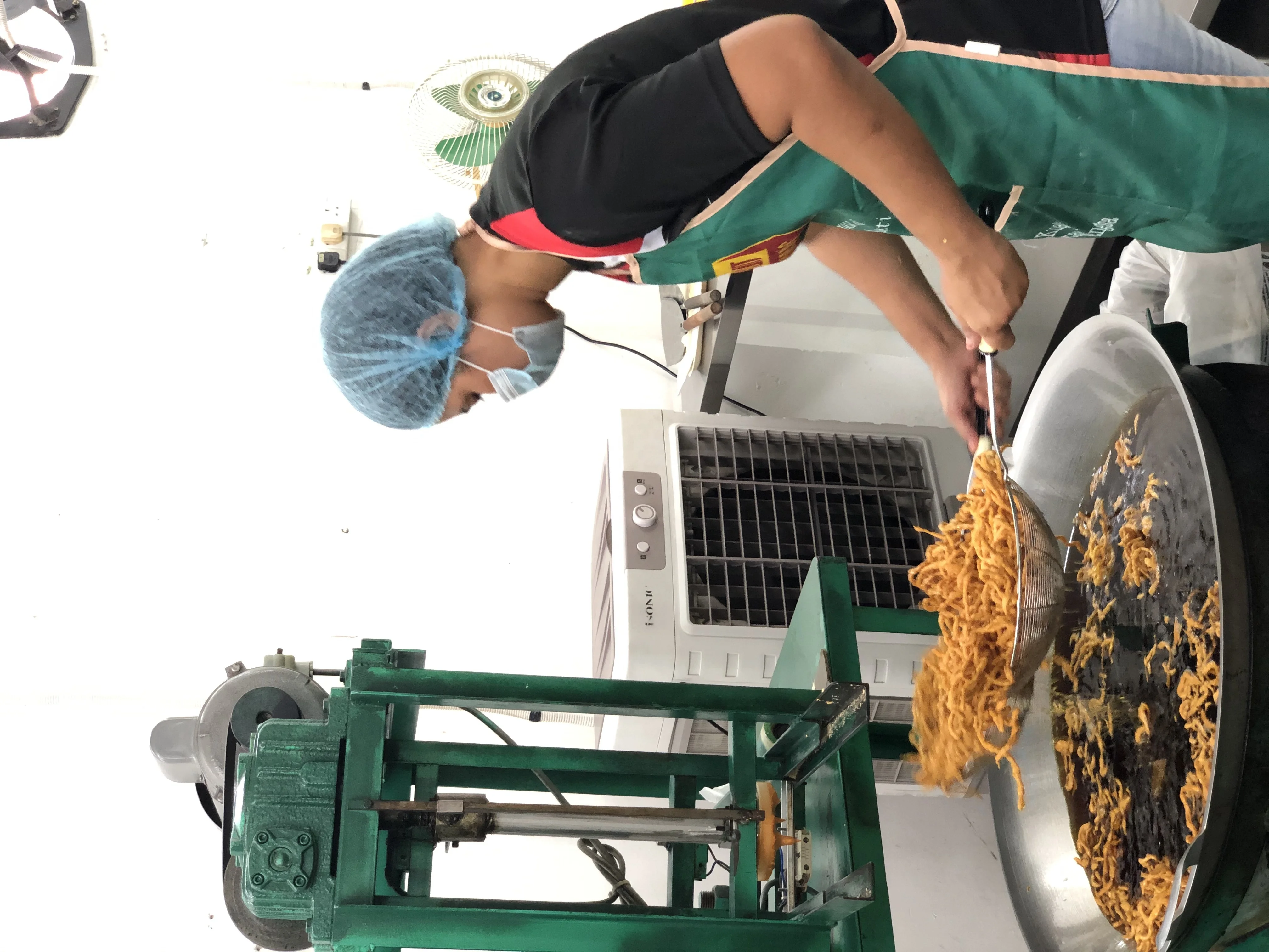 
Malaysia Seafood Snack Real Prawn Cracker Spicy Flavor Healthy Food Crispy Shrimp Chips Kerupuk Wholesale OEM Manufacturer 